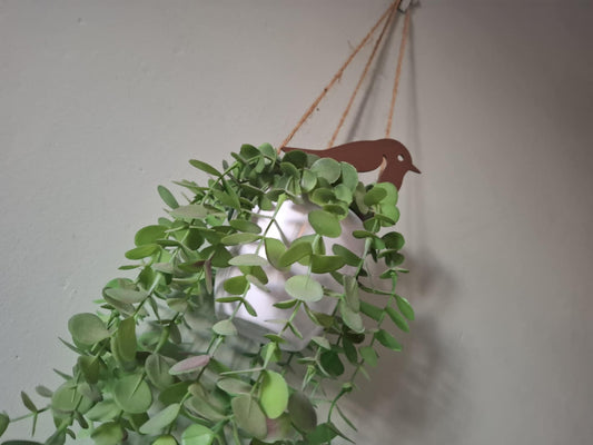 Metal robin in brown