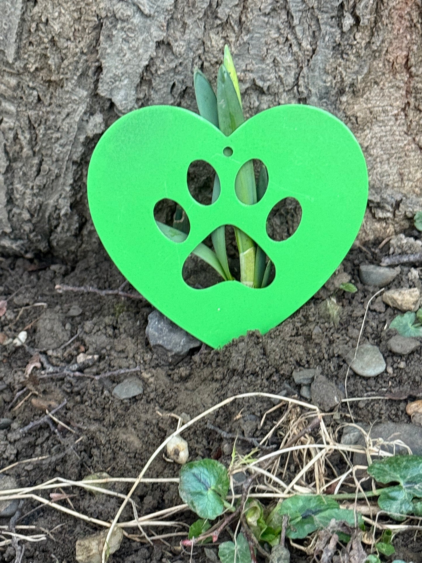 Paw Heart Art, Metal Heart Shaped Sign Art, Dog Paw Heart Design Decor, Dog Lover Metal Art, Indoor and Outdoor Decor