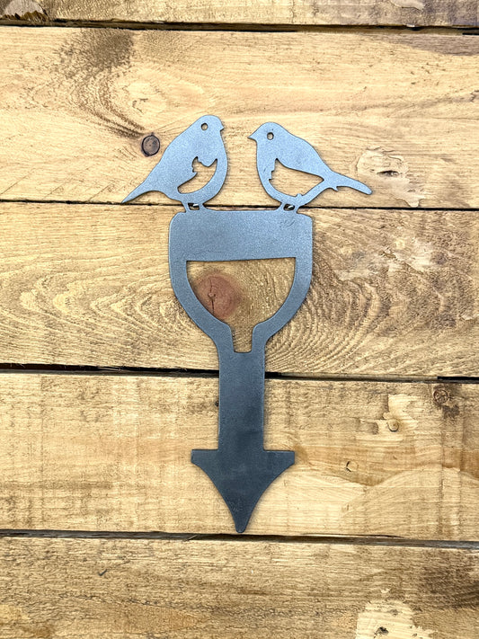 Garden Birds Art, Robin on the Spade Wall Decor, Metal Bird Sign Art, Modern Garden Art, Laser Cut Steel Art